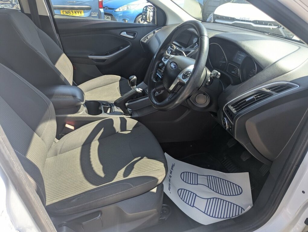 Ford Focus 1.6L Titanium Navigator White #3