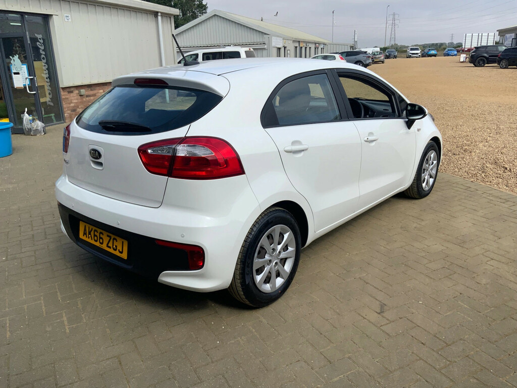 Kia RIO 1.25 1 Air Hatchback White #6