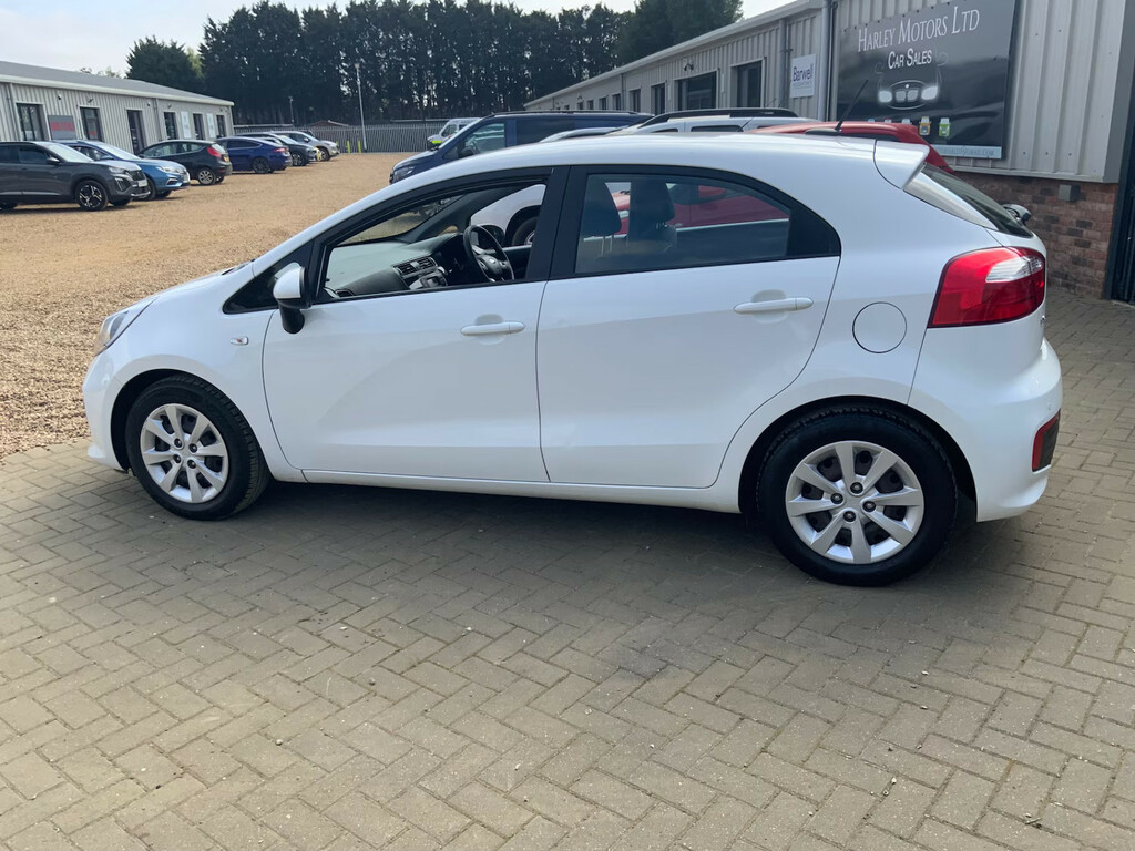Kia RIO 1.25 1 Air Hatchback White #3