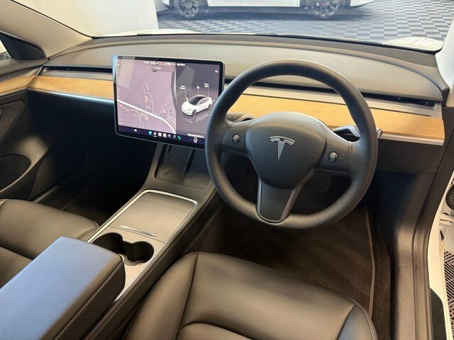 Tesla Model 3 Dual Motor Long Range Saloon 4 AJ22BXR White #2