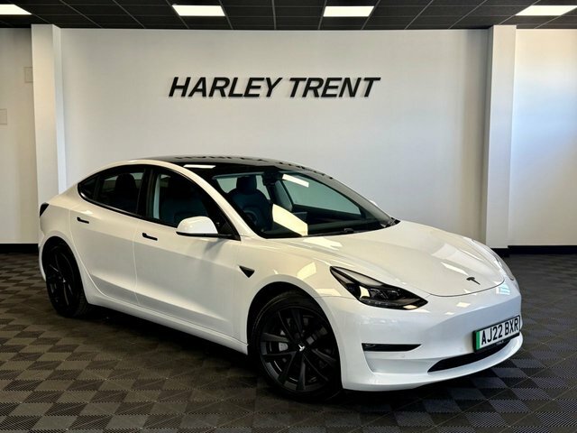 Tesla Model 3 Dual Motor Long Range Saloon 4 AJ22BXR White