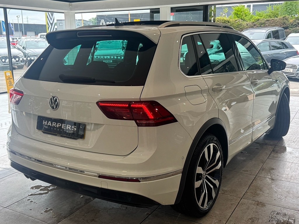 Volkswagen Tiguan 1.5 Tsi Evo R-line Tech Suv Dsg Euro 6 MK70OBW White #2
