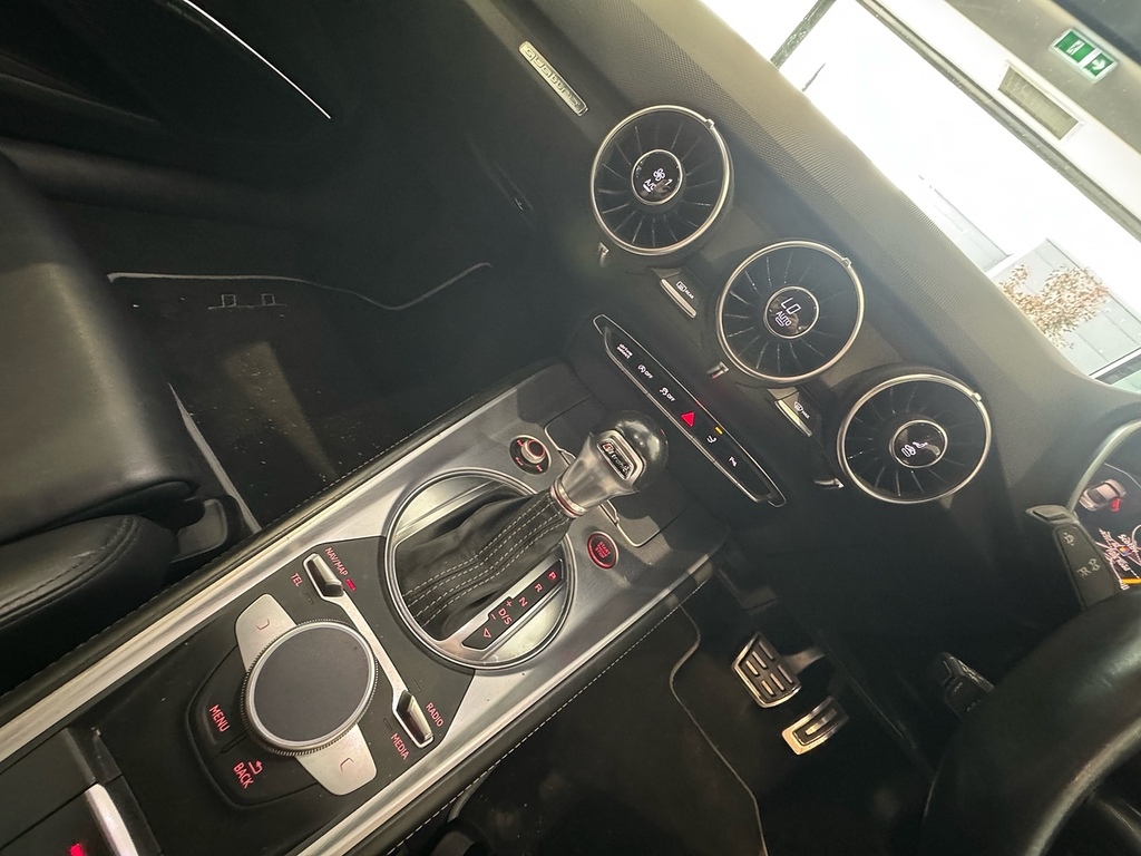 Audi TTS Coupe 2.0 Tfsi Black Edition - Technology Package Black #8