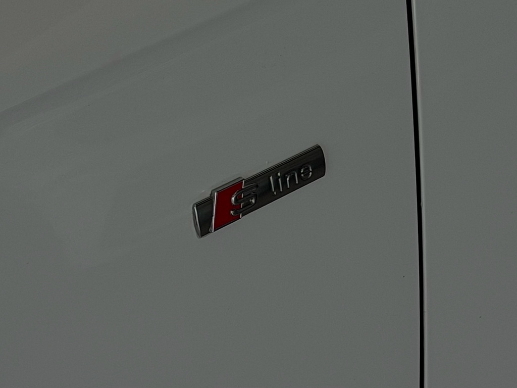 Audi A4 2.0 Tdi Black Edition Saloon Eur White #4