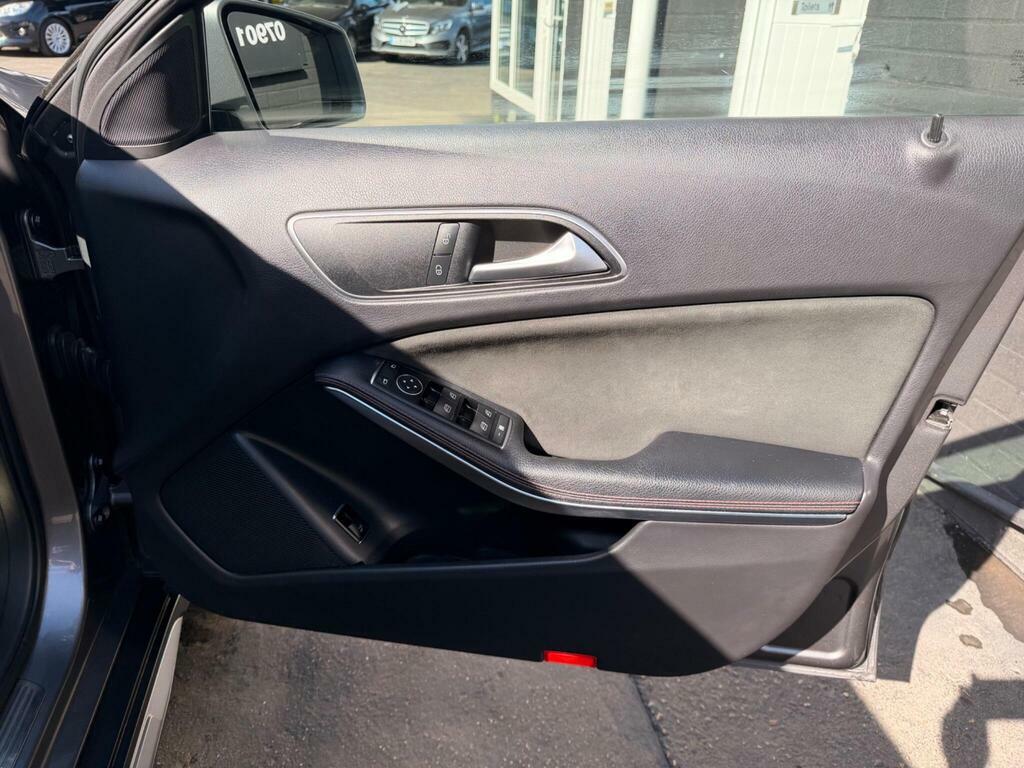 Mercedes-Benz GLA Class 200D Sport Suv 7G-dct Euro 6 Ss 136 Blue #26
