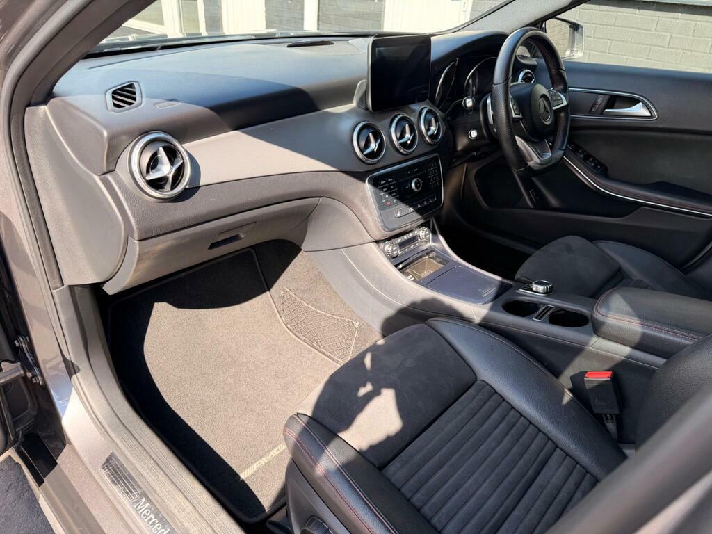 Mercedes-Benz GLA Class 200D Sport Suv 7G-dct Euro 6 Ss 136 Blue #28