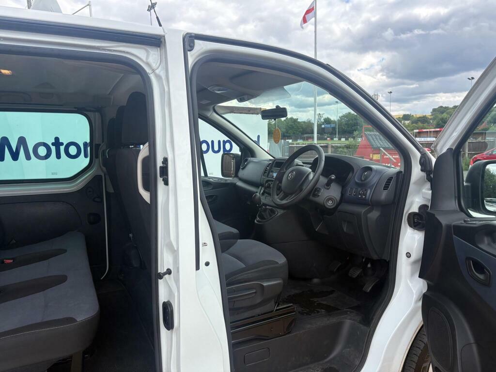 Vauxhall Vivaro Vauxhall Vivaro 3100 2.0D 120Ps Sportive H1 Dcab #24