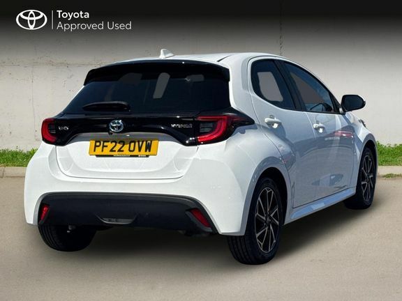 Toyota Yaris Design PF22OVW White #2