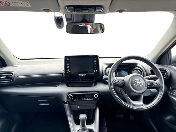 Toyota Yaris Design PJ73DVZ Silver #6