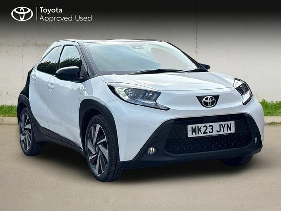Toyota Aygo X Edge Parking Pack White