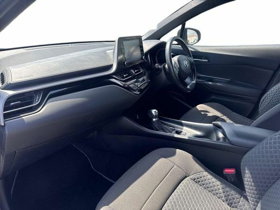 Toyota C-Hr Icon 1.8 White #5