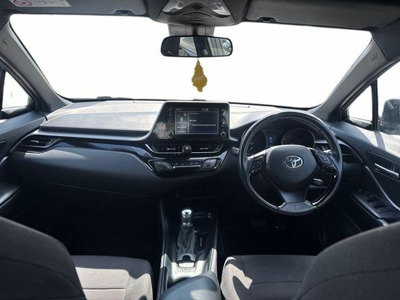 Toyota C-Hr Icon 1.8 White #6