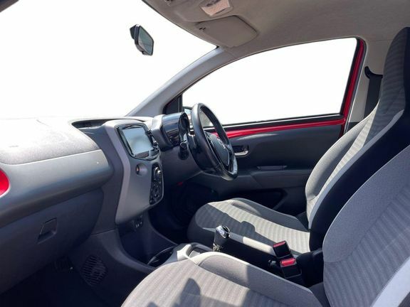 Toyota Aygo X X-play Mmt Red #5
