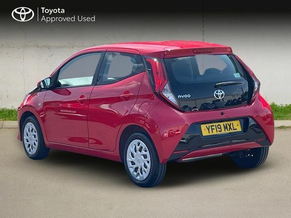 Toyota Aygo X X-play Mmt Red #4