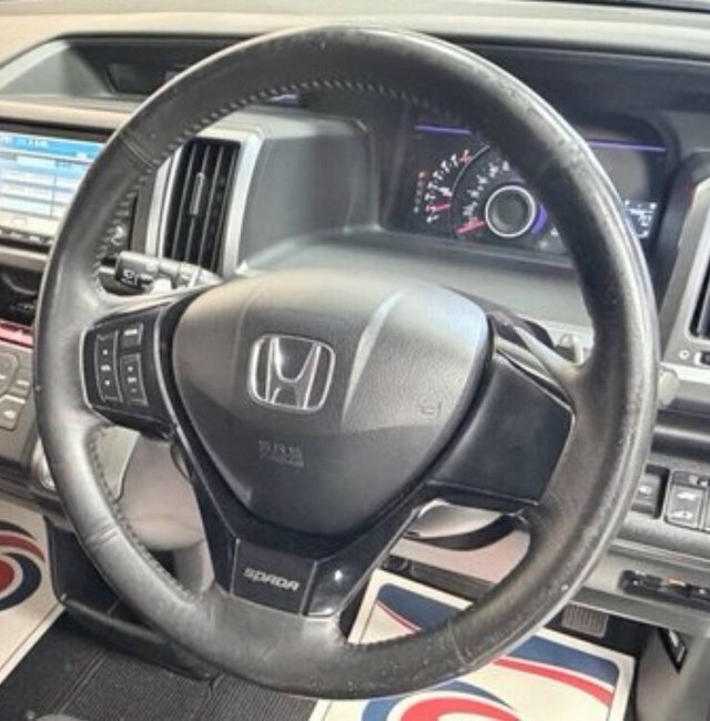Honda StepWagon Mpv White #8