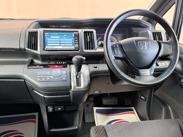 Honda StepWagon Mpv White #18