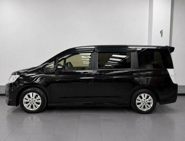 Honda StepWagon Mpv White #4