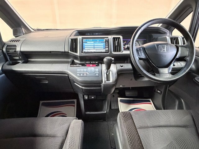 Honda StepWagon Mpv White #7