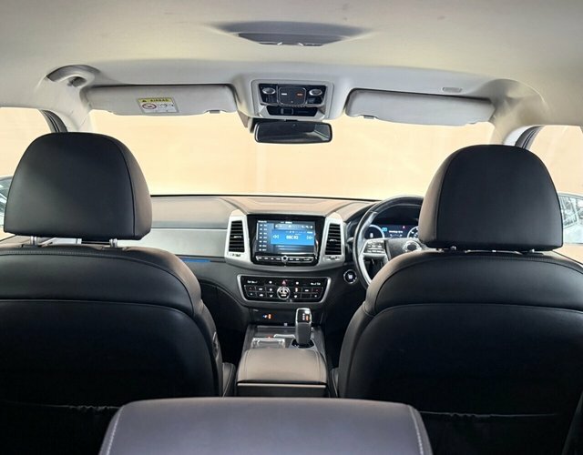 SsangYong Rexton Rexton Ultimate Black #27