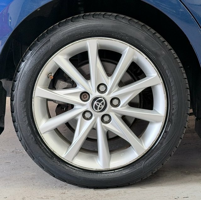 Toyota Prius+ Saloon White #29