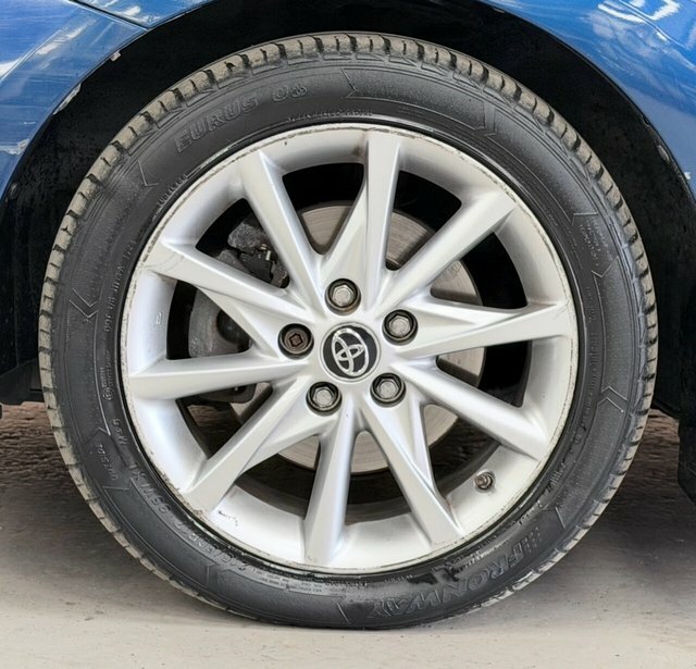 Toyota Prius+ Saloon White #30