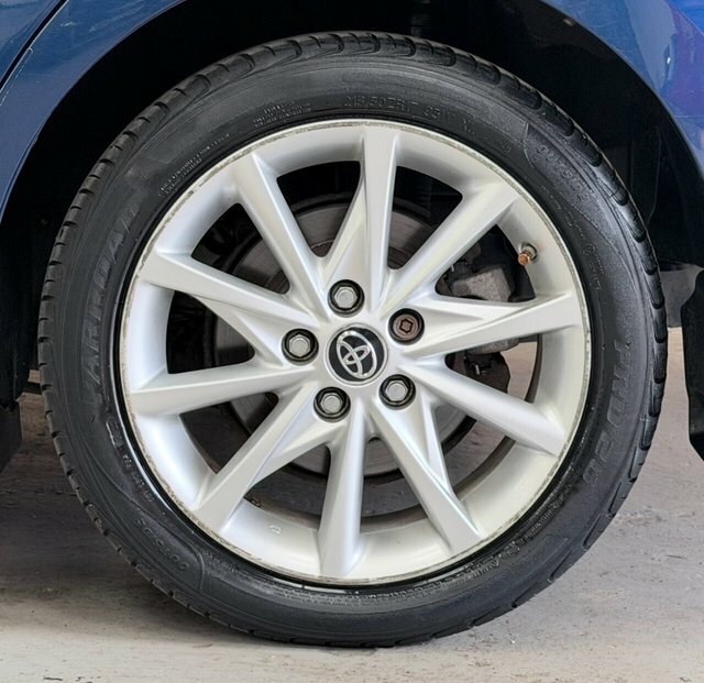 Toyota Prius+ Saloon White #27