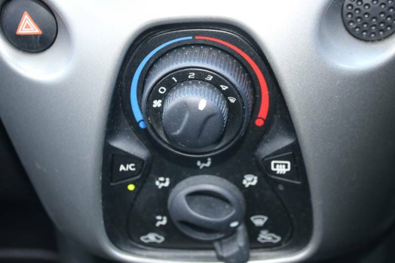 Peugeot 108 Hatchback 1.2 Puretech Roland Garros Top Euro 6 5 White #9
