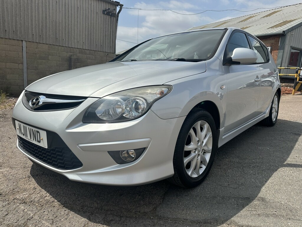 Hyundai I30 Hatchback 1.6 Crdi Comfort 201111 Silver #2