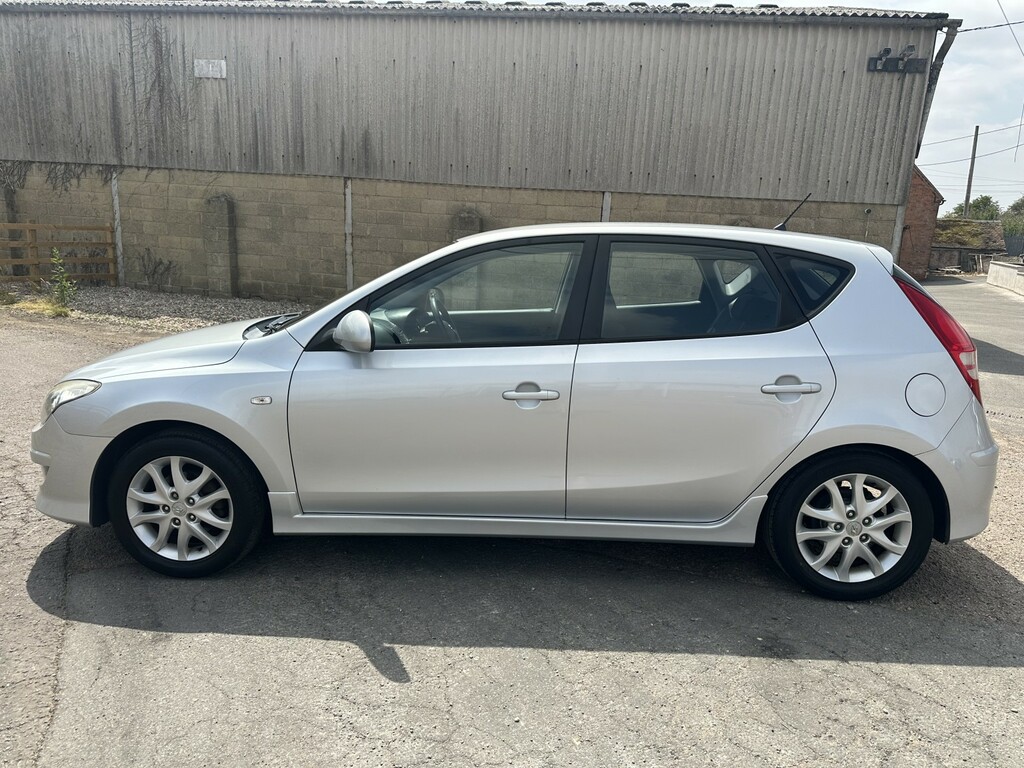 Hyundai I30 Hatchback 1.6 Crdi Comfort 201111 Silver #4