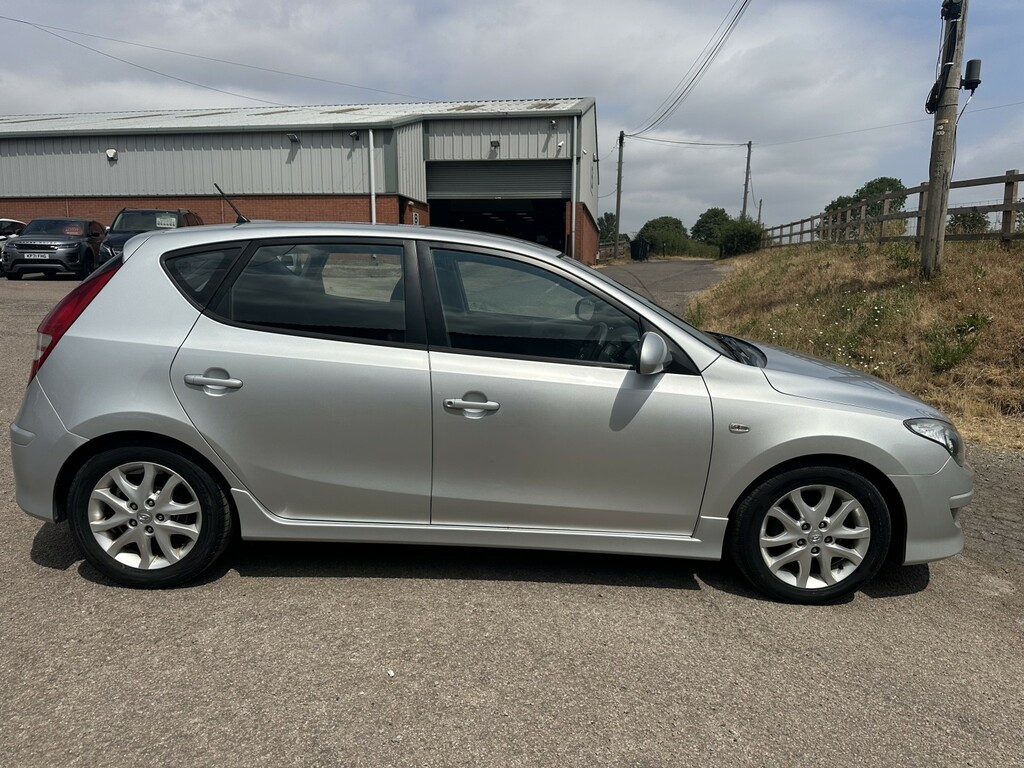 Hyundai I30 Hatchback 1.6 Crdi Comfort 201111 Silver #3