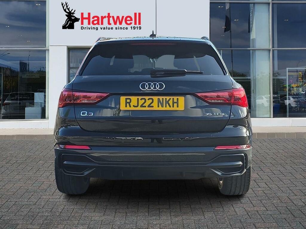 Audi Q3 1.5 Tfsi Cod 35 Black Edition Suv S Tro Black #4