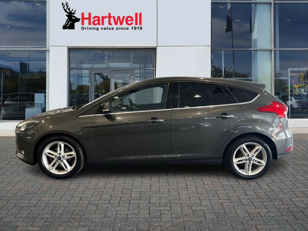 Ford Focus 1.0T Ecoboost Titanium Hatchback  #6