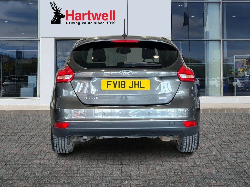 Ford Focus 1.0T Ecoboost Titanium Hatchback  #4