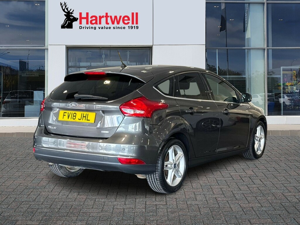 Ford Focus 1.0T Ecoboost Titanium Hatchback  #3