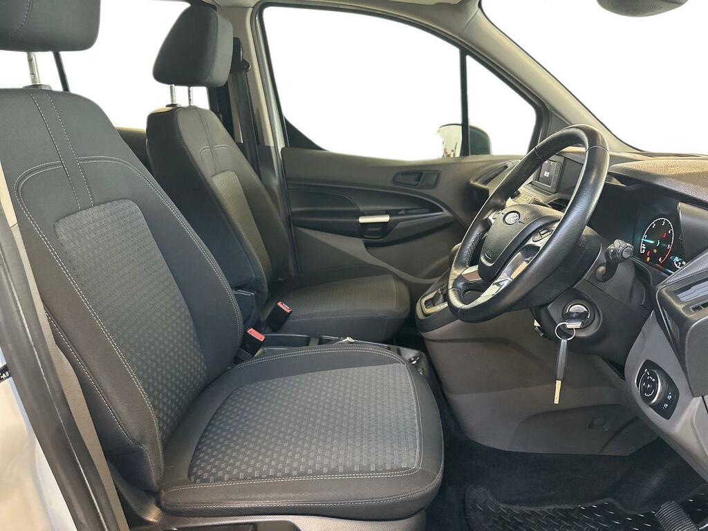 Ford Grand Tourneo Connect 1.5 Ecoblue 120 Titanium Red #16