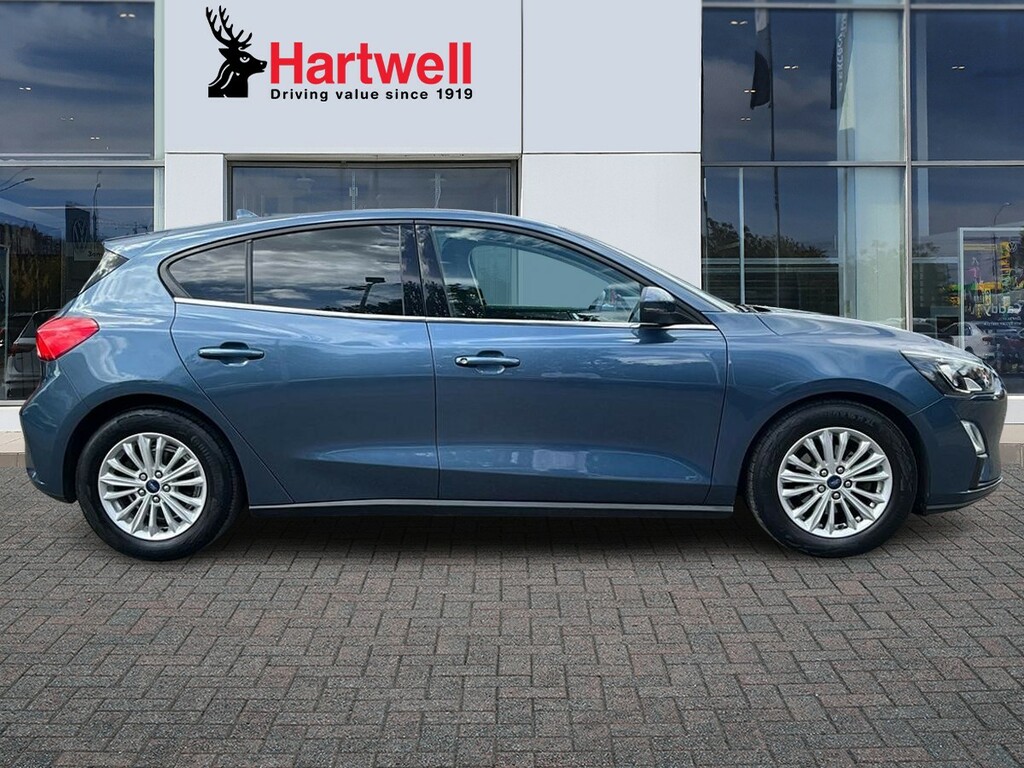 Ford Focus 1.0T Ecoboost Titanium Hatchback Blue #2
