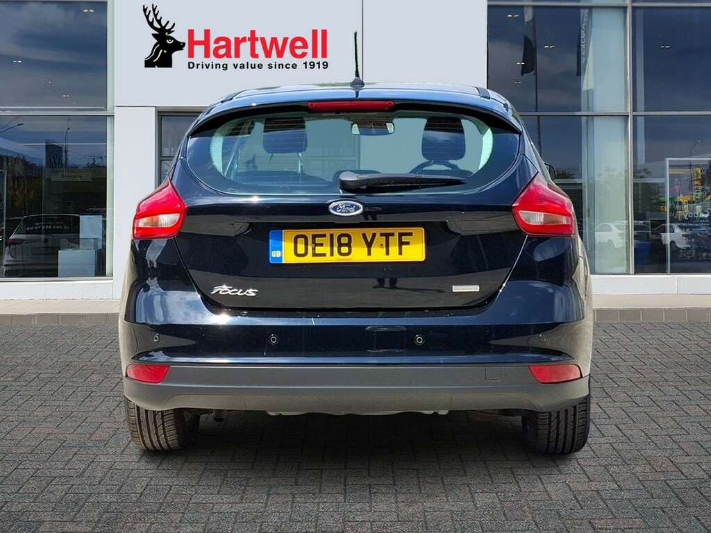 Ford Focus 1.0T Ecoboost Titanium Hatchback Black #4