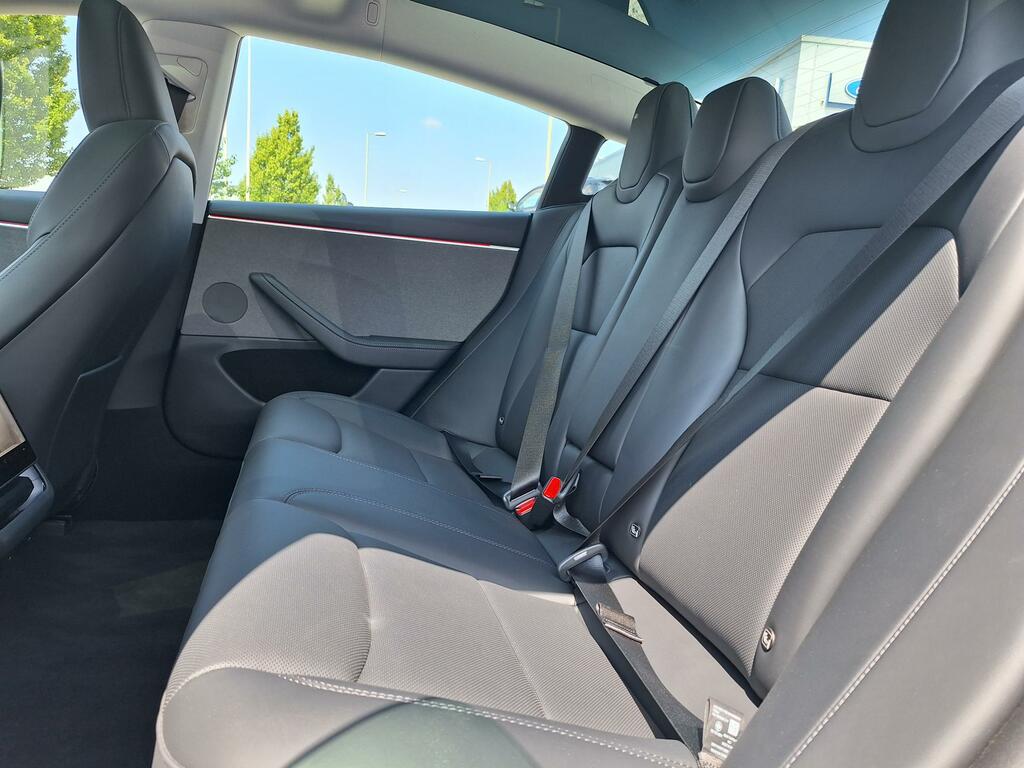 Tesla Model 3 Saloon Black #15