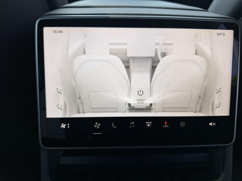 Tesla Model 3 Saloon Black #18