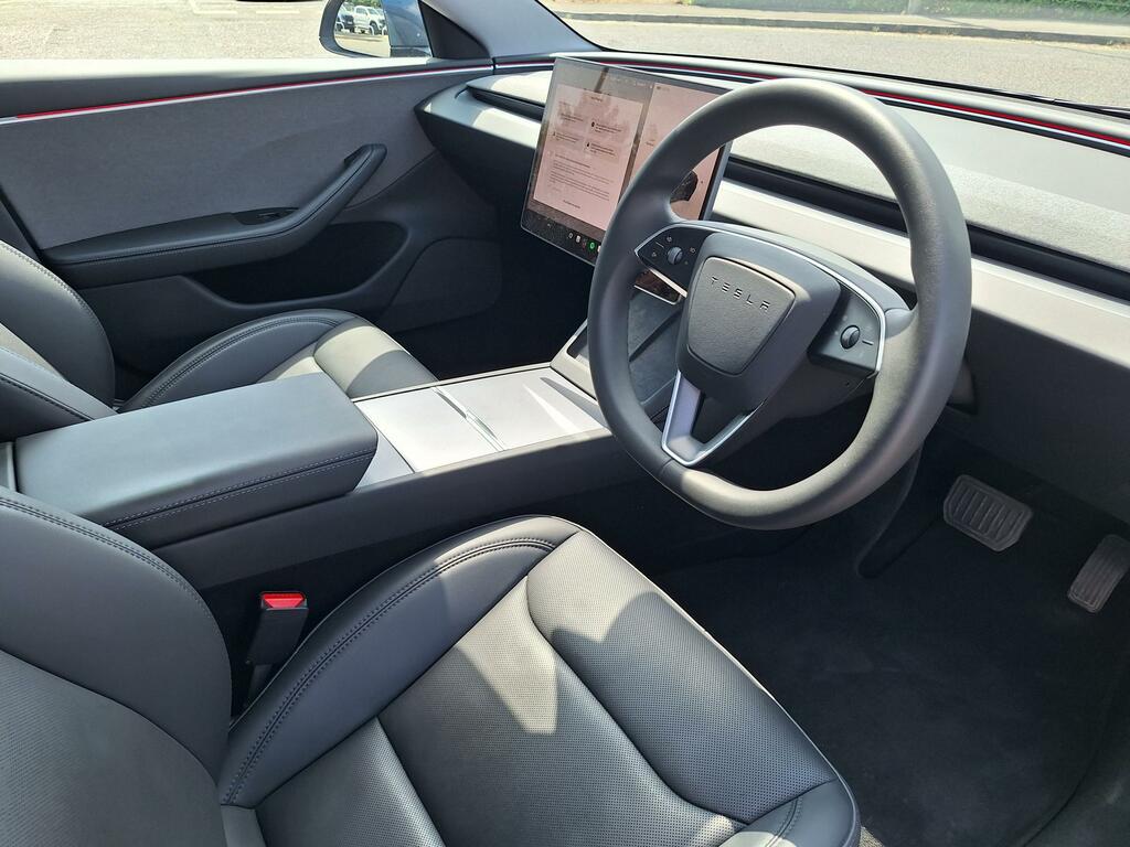 Tesla Model 3 Saloon Black #8
