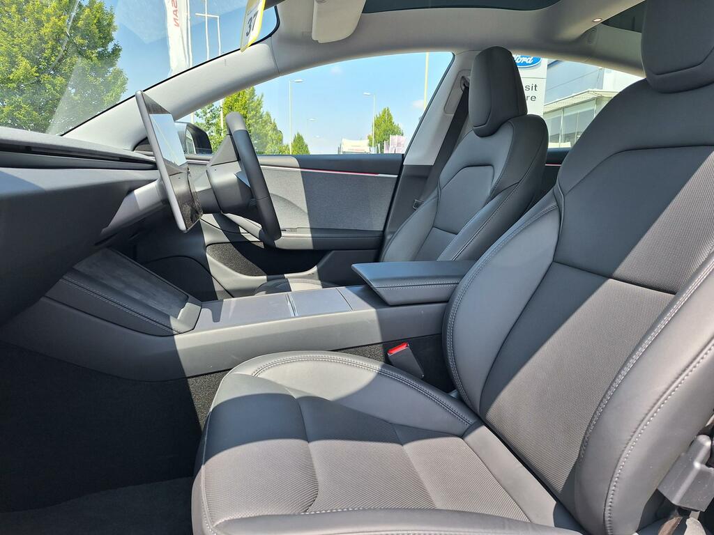 Tesla Model 3 Saloon Black #14
