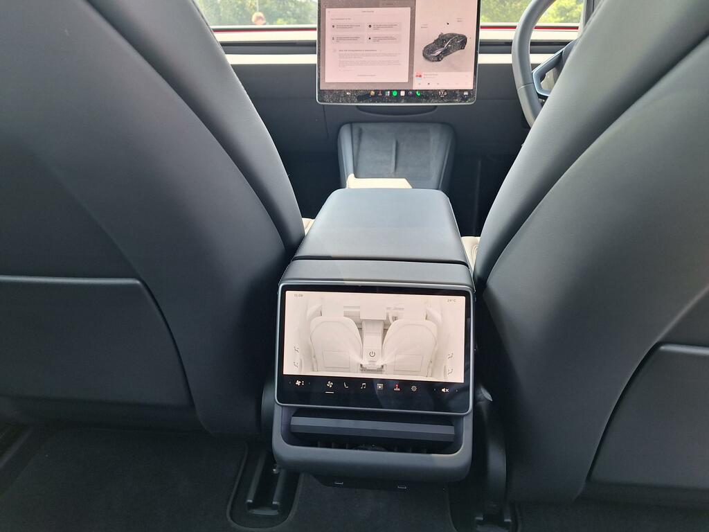 Tesla Model 3 Saloon Black #17