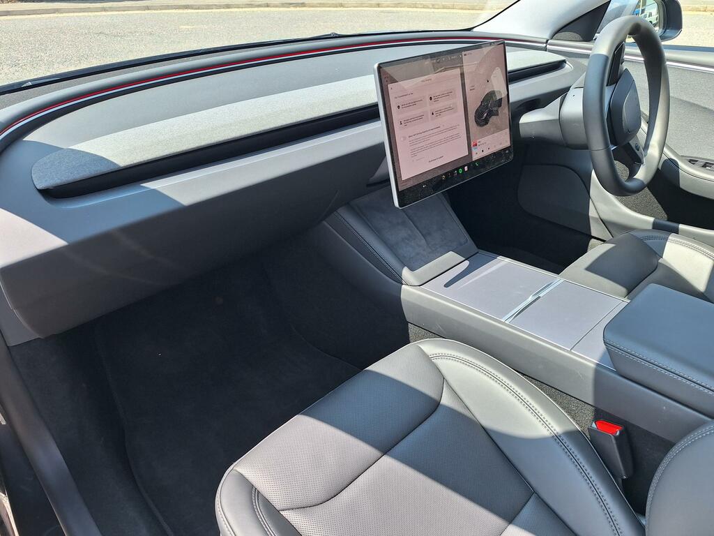 Tesla Model 3 Saloon Black #13