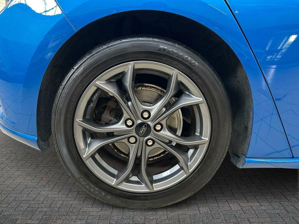 Ford Focus 1.5 St-line X Tdci 119 Bhp White #9