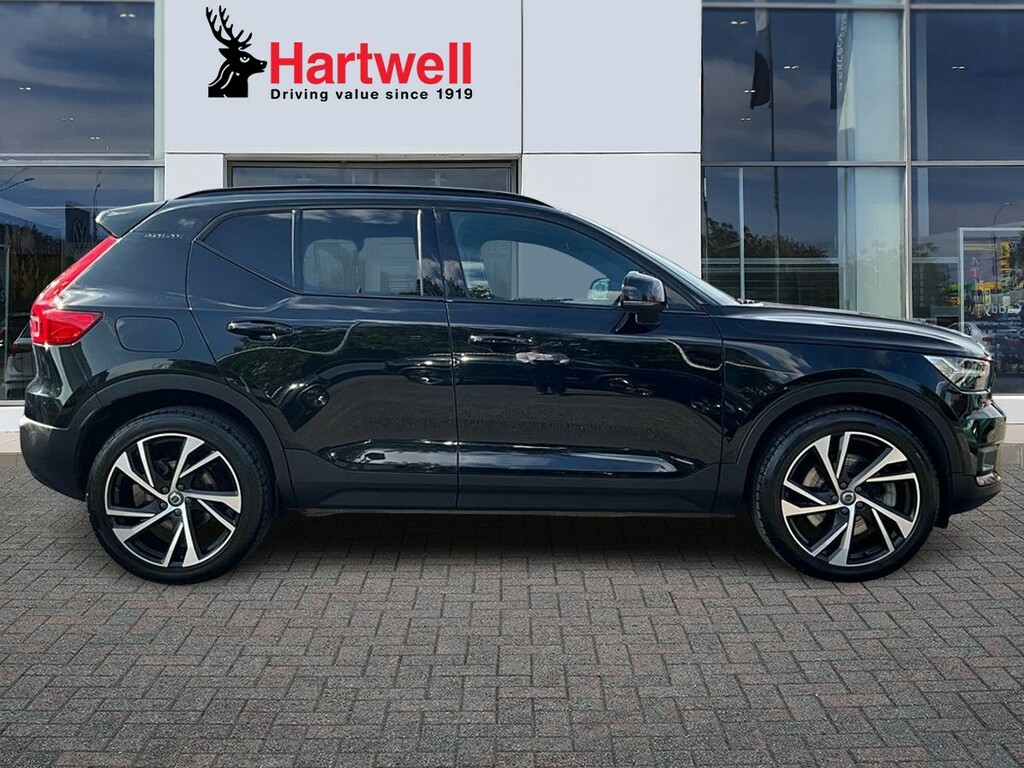 Volvo XC40 1.5H T5 Twin Engine Recharge 10.7Kwh R-design Pro Black #2