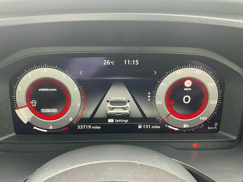 Nissan Qashqai Hatchback White #14