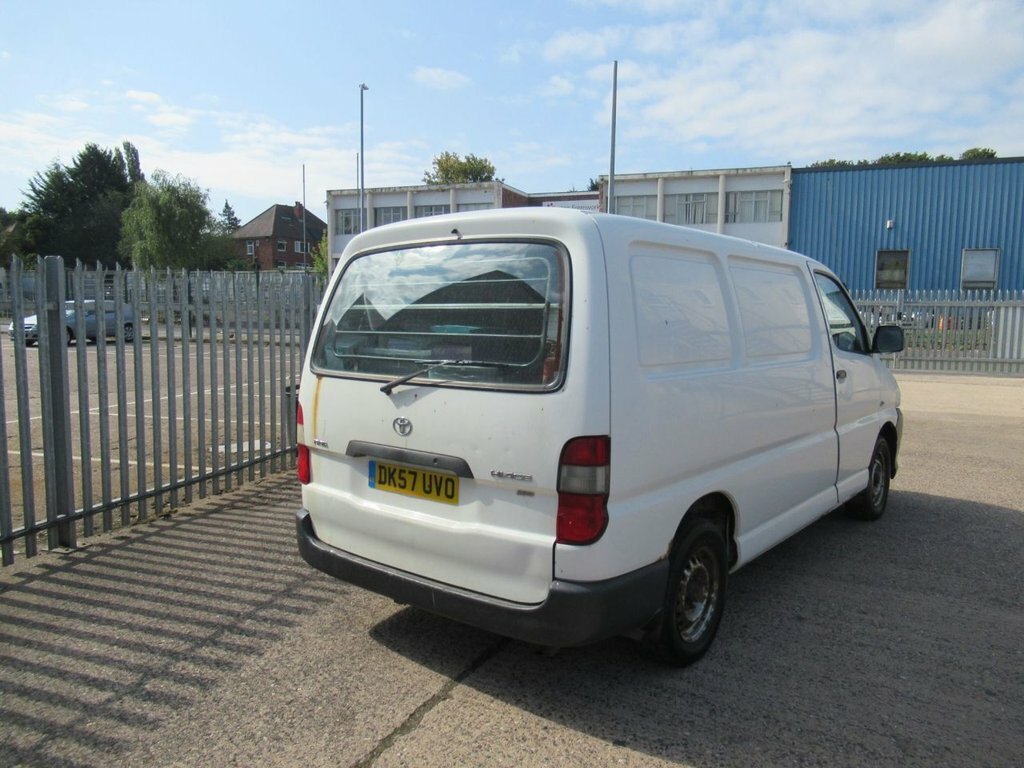 Toyota HiAce 2.5L Null Red #4