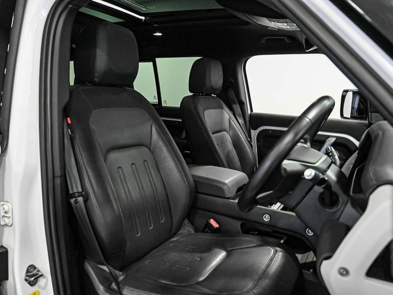 Land Rover Defender 110 3.0 D300 X-dynamic S 110 Urban White #3