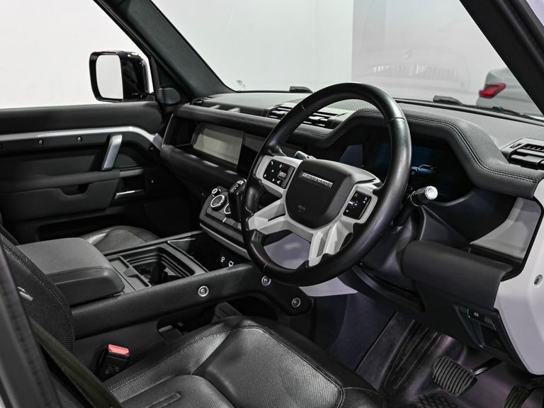 Land Rover Defender 110 3.0 D300 X-dynamic S 110 Urban White #2