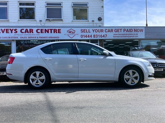 Skoda Octavia 1.0 Tsi Gpf Se Technology Hatchback Man White